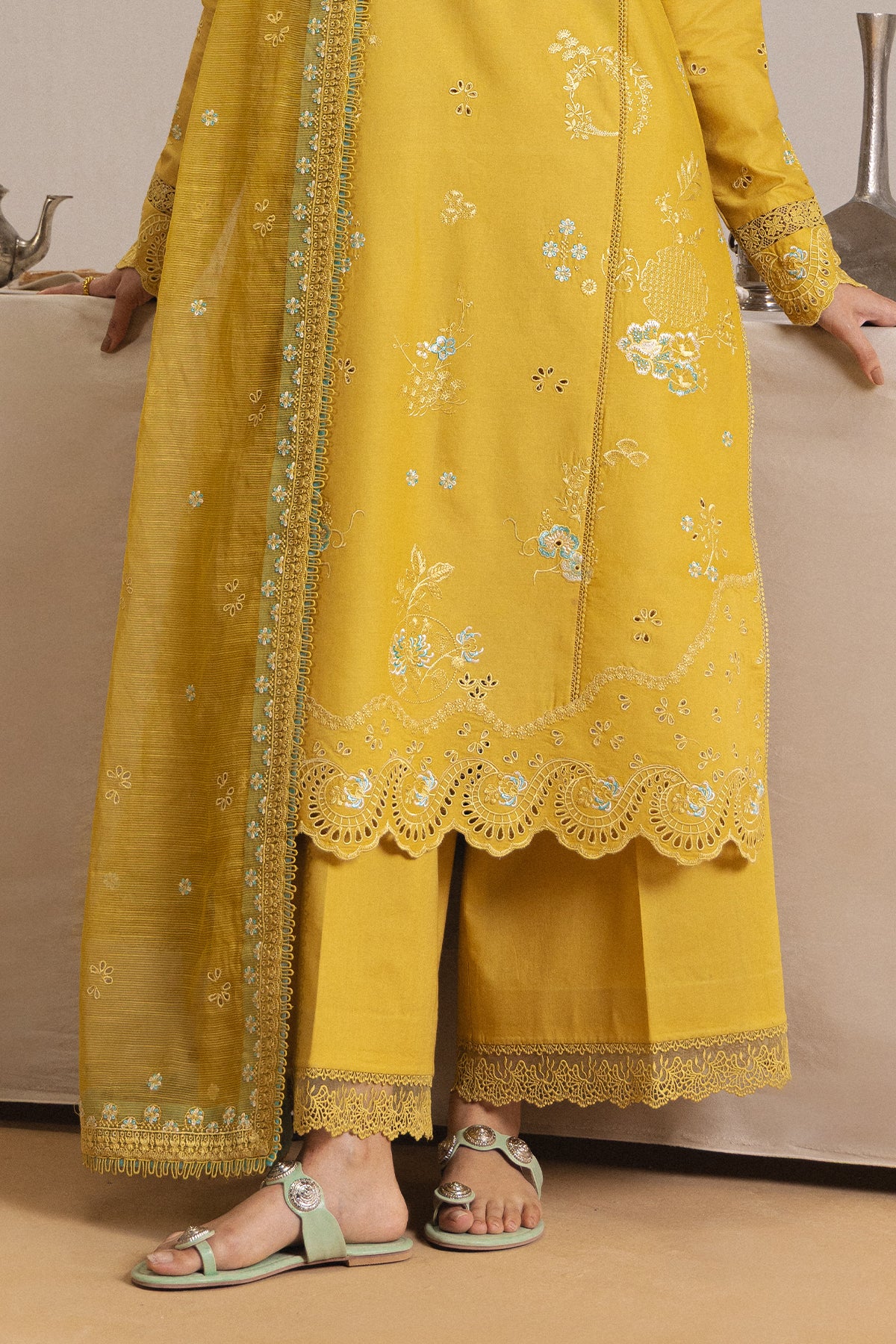 ROUGE - Image 5